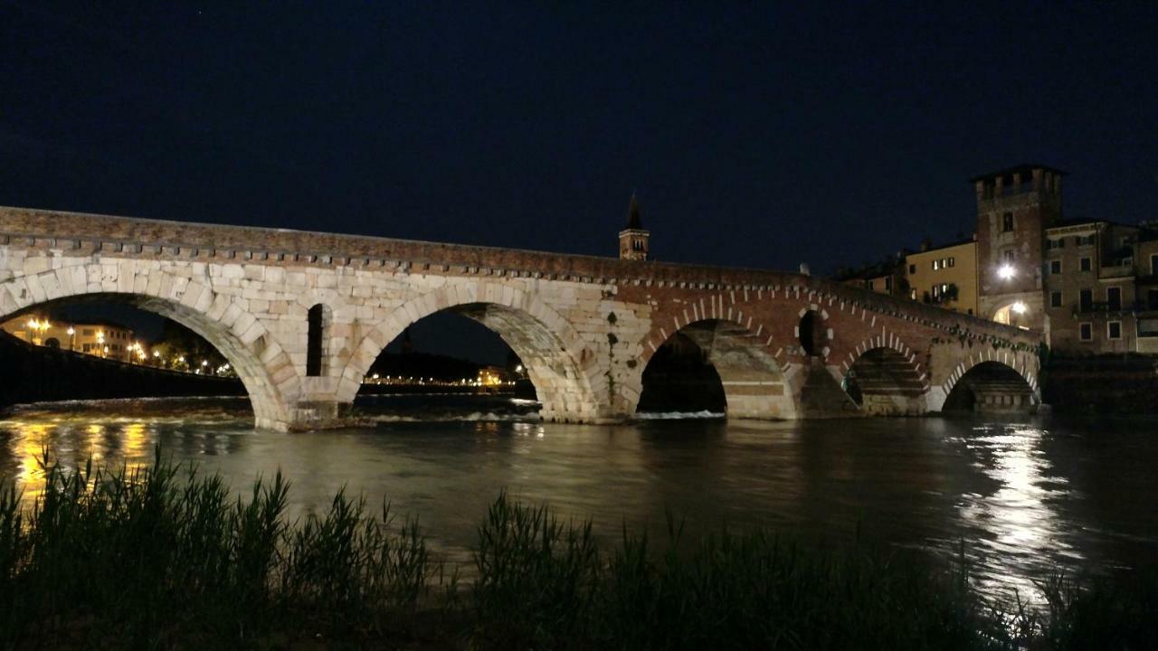 Appartamento Al Teatro Romano Верона Экстерьер фото